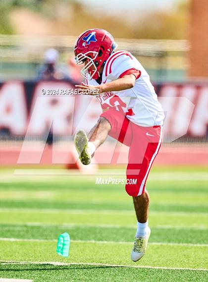 Thumbnail 3 in The Woodlands vs. Duncanville (UIL 6A D1 Football Regional) photogallery.