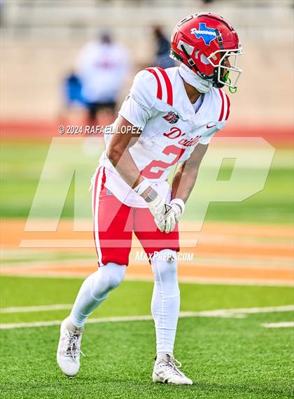 Thumbnail 1 in The Woodlands vs. Duncanville (UIL 6A D1 Football Regional) photogallery.