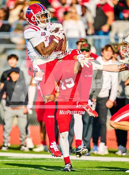 Thumbnail 1 in The Woodlands vs. Duncanville (UIL 6A D1 Football Regional) photogallery.