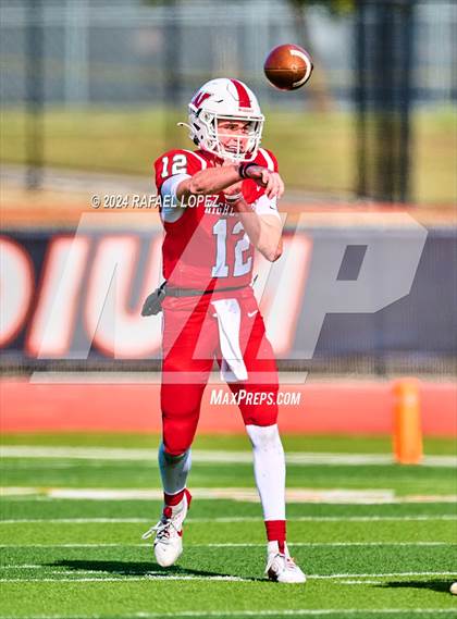 Thumbnail 3 in The Woodlands vs. Duncanville (UIL 6A D1 Football Regional) photogallery.