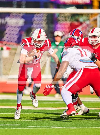 Thumbnail 3 in The Woodlands vs. Duncanville (UIL 6A D1 Football Regional) photogallery.