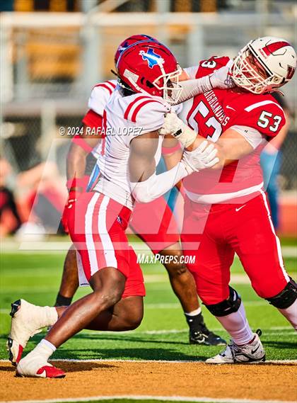 Thumbnail 2 in The Woodlands vs. Duncanville (UIL 6A D1 Football Regional) photogallery.