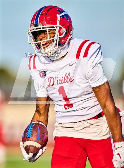 Thumbnail 2 in The Woodlands vs. Duncanville (UIL 6A D1 Football Regional) photogallery.