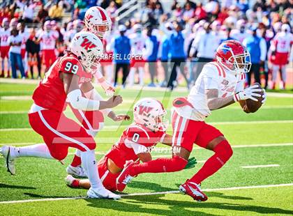 Thumbnail 3 in The Woodlands vs. Duncanville (UIL 6A D1 Football Regional) photogallery.