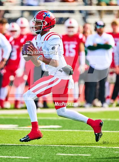 Thumbnail 3 in The Woodlands vs. Duncanville (UIL 6A D1 Football Regional) photogallery.