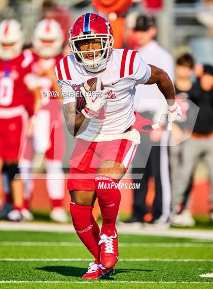 Thumbnail 3 in The Woodlands vs. Duncanville (UIL 6A D1 Football Regional) photogallery.