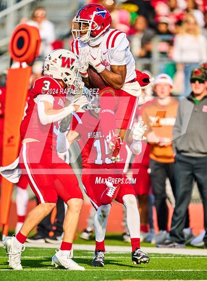 Thumbnail 2 in The Woodlands vs. Duncanville (UIL 6A D1 Football Regional) photogallery.