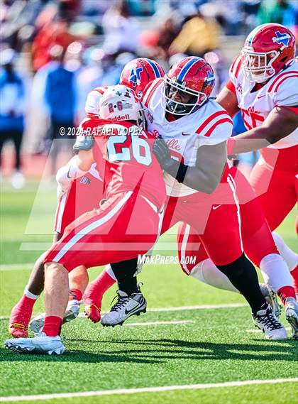 Thumbnail 3 in The Woodlands vs. Duncanville (UIL 6A D1 Football Regional) photogallery.
