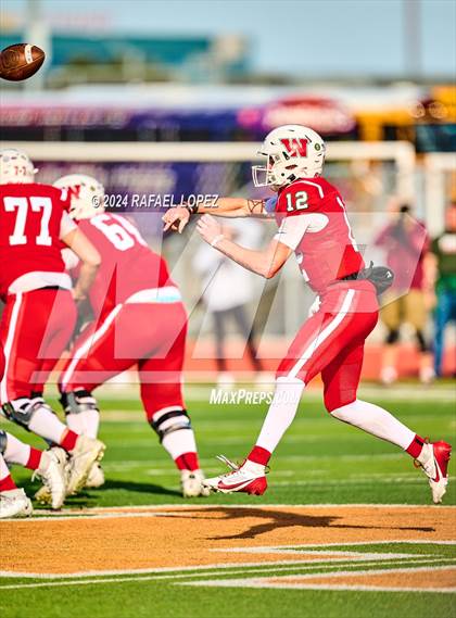 Thumbnail 2 in The Woodlands vs. Duncanville (UIL 6A D1 Football Regional) photogallery.