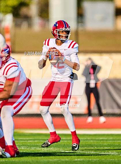 Thumbnail 3 in The Woodlands vs. Duncanville (UIL 6A D1 Football Regional) photogallery.