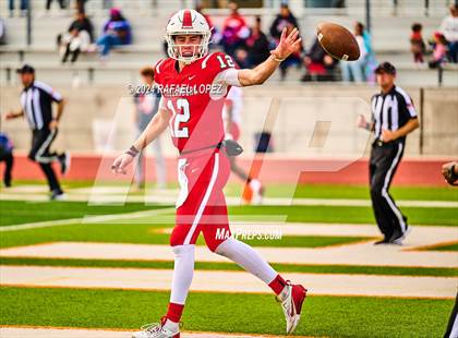 Thumbnail 3 in The Woodlands vs. Duncanville (UIL 6A D1 Football Regional) photogallery.