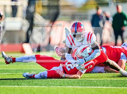 Thumbnail 2 in The Woodlands vs. Duncanville (UIL 6A D1 Football Regional) photogallery.