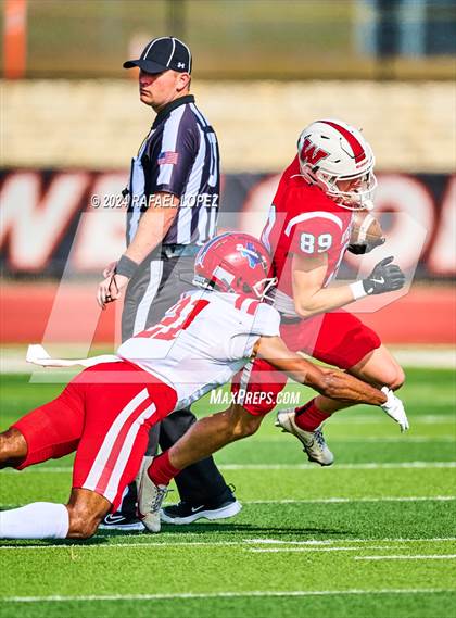 Thumbnail 1 in The Woodlands vs. Duncanville (UIL 6A D1 Football Regional) photogallery.