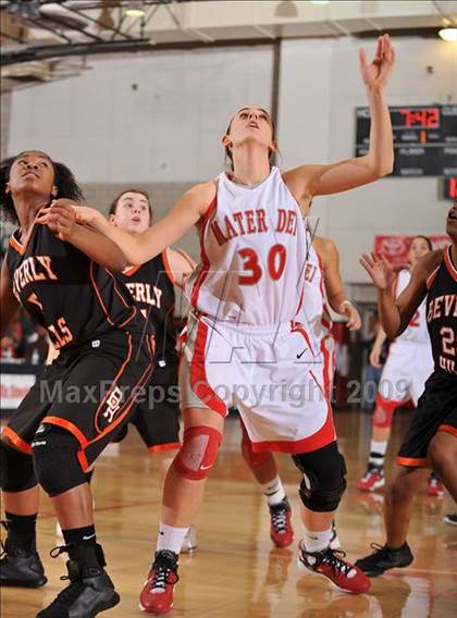 Thumbnail 3 in Beverly Hills vs. Mater Dei (CIF SS D2A Final) photogallery.