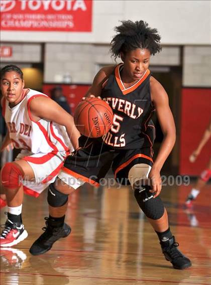 Thumbnail 3 in Beverly Hills vs. Mater Dei (CIF SS D2A Final) photogallery.