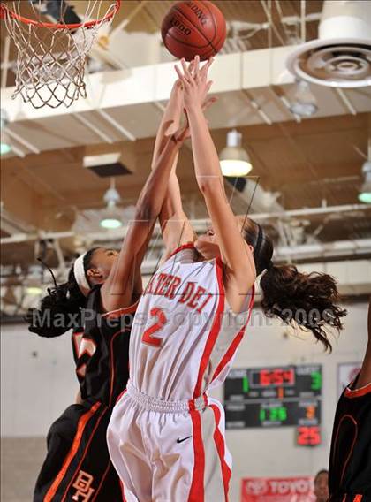 Thumbnail 3 in Beverly Hills vs. Mater Dei (CIF SS D2A Final) photogallery.