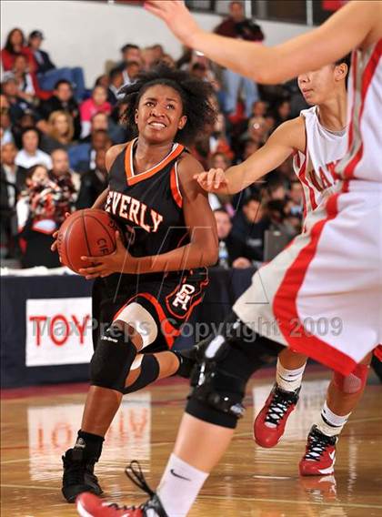 Thumbnail 2 in Beverly Hills vs. Mater Dei (CIF SS D2A Final) photogallery.