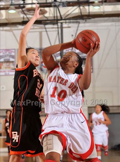 Thumbnail 3 in Beverly Hills vs. Mater Dei (CIF SS D2A Final) photogallery.
