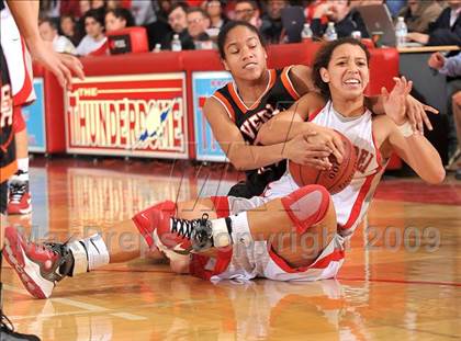 Thumbnail 3 in Beverly Hills vs. Mater Dei (CIF SS D2A Final) photogallery.