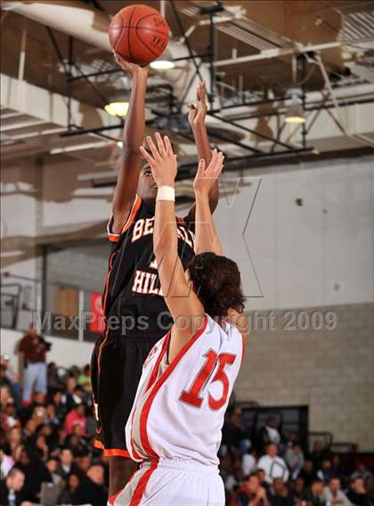 Thumbnail 2 in Beverly Hills vs. Mater Dei (CIF SS D2A Final) photogallery.