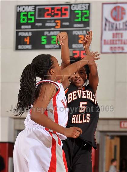 Thumbnail 3 in Beverly Hills vs. Mater Dei (CIF SS D2A Final) photogallery.