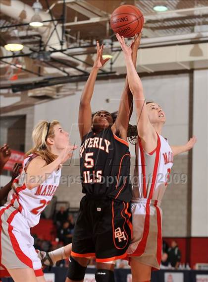 Thumbnail 2 in Beverly Hills vs. Mater Dei (CIF SS D2A Final) photogallery.
