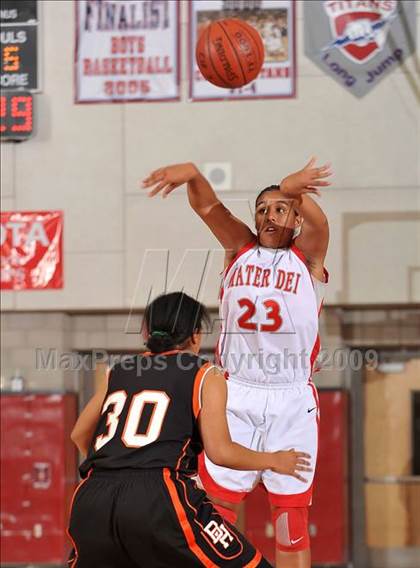 Thumbnail 2 in Beverly Hills vs. Mater Dei (CIF SS D2A Final) photogallery.
