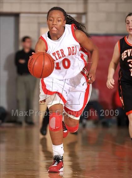 Thumbnail 2 in Beverly Hills vs. Mater Dei (CIF SS D2A Final) photogallery.