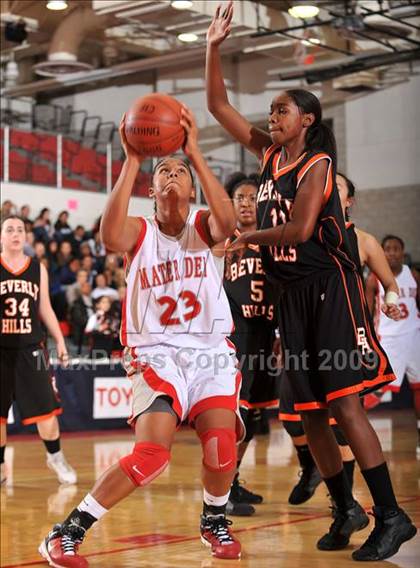 Thumbnail 2 in Beverly Hills vs. Mater Dei (CIF SS D2A Final) photogallery.