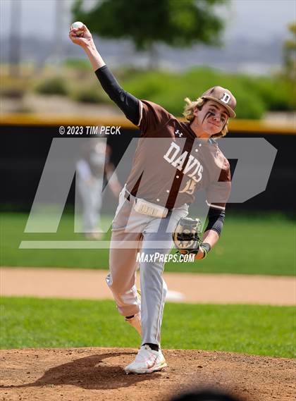 Thumbnail 1 in Davis vs. El Toro photogallery.