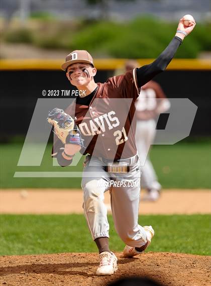Thumbnail 1 in Davis vs. El Toro photogallery.