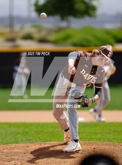 Thumbnail 1 in Davis vs. El Toro photogallery.