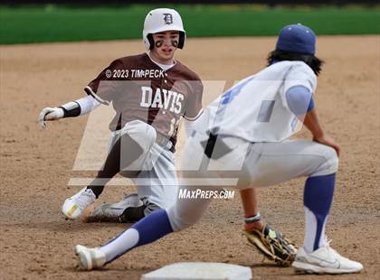 Thumbnail 3 in Davis vs. El Toro photogallery.