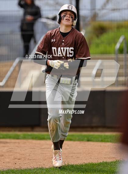 Thumbnail 1 in Davis vs. El Toro photogallery.