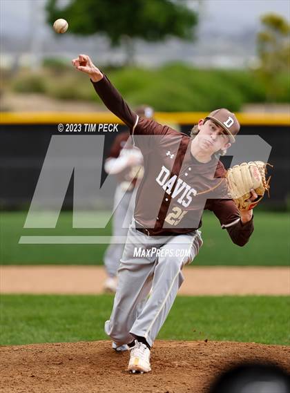 Thumbnail 1 in Davis vs. El Toro photogallery.