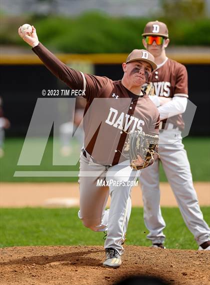 Thumbnail 2 in Davis vs. El Toro photogallery.