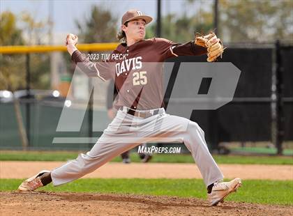 Thumbnail 3 in Davis vs. El Toro photogallery.