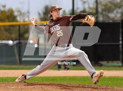Thumbnail 2 in Davis vs. El Toro photogallery.