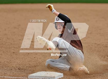Thumbnail 3 in Davis vs. El Toro photogallery.