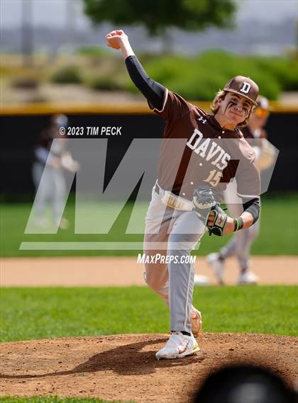 Thumbnail 2 in Davis vs. El Toro photogallery.