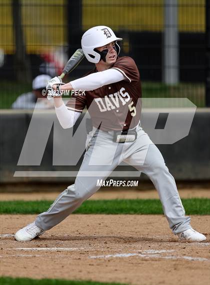 Thumbnail 2 in Davis vs. El Toro photogallery.