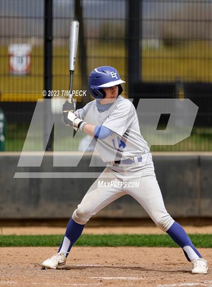 Thumbnail 1 in Davis vs. El Toro photogallery.