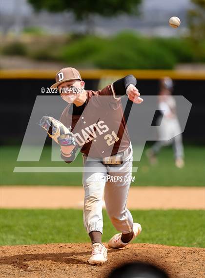 Thumbnail 2 in Davis vs. El Toro photogallery.