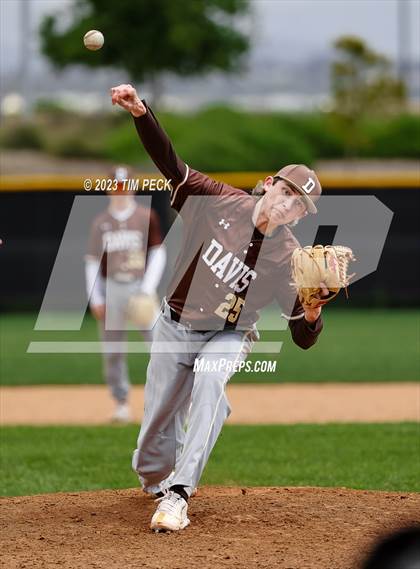 Thumbnail 1 in Davis vs. El Toro photogallery.