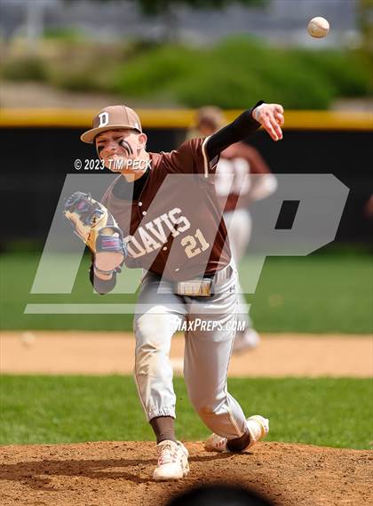 Thumbnail 2 in Davis vs. El Toro photogallery.