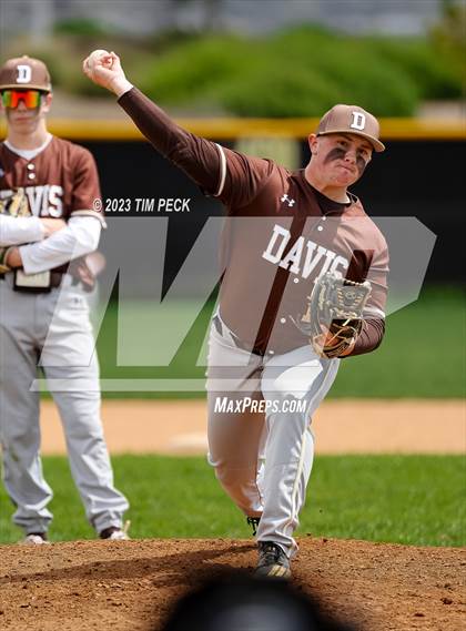 Thumbnail 1 in Davis vs. El Toro photogallery.