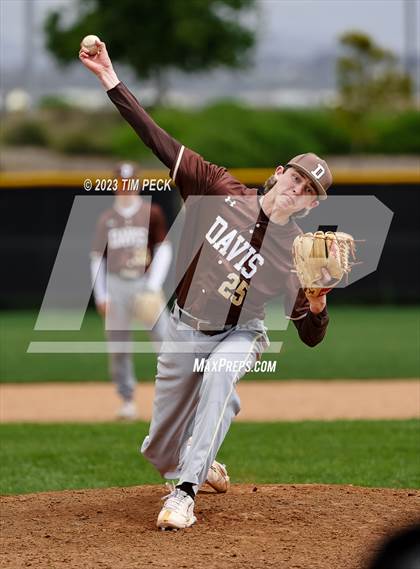 Thumbnail 3 in Davis vs. El Toro photogallery.