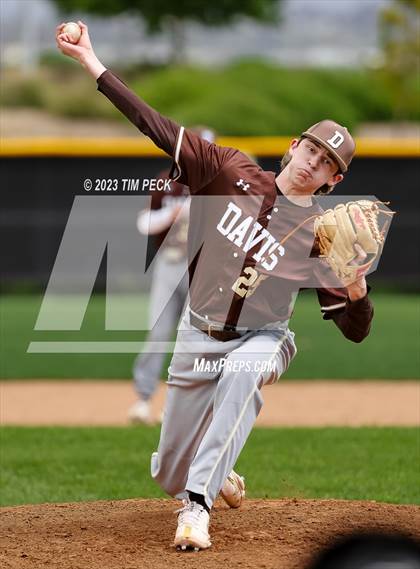 Thumbnail 3 in Davis vs. El Toro photogallery.