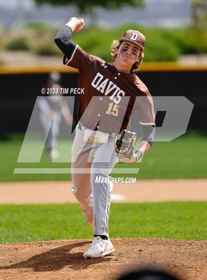 Thumbnail 3 in Davis vs. El Toro photogallery.