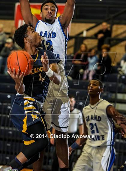 Thumbnail 2 in McKinney vs. Grand Prairie (IN-N-OUT Burger Allen Holiday Invitational) photogallery.